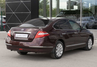 Подержанный автомобиль Nissan Teana 2010 года (5 фото)
