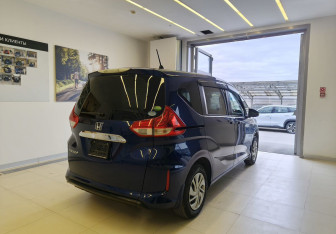 Подержанный автомобиль Honda Freed 2019 года (3 фото)