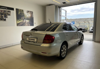 Подержанный автомобиль Toyota Allion 2002 года (4 фото)