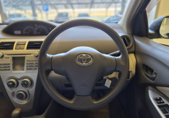 Подержанный автомобиль Toyota Belta 2009 года (9 фото)