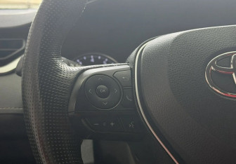 Подержанный автомобиль Toyota RAV4 2011 года (13 фото)