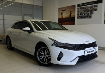 Подержанный автомобиль Kia K5 2022 года (4 фото)