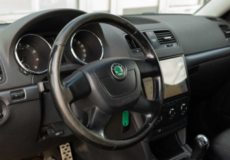 Подержанный автомобиль Skoda Yeti 2012 года (11 фото)