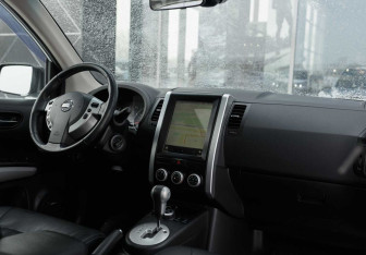 Подержанный автомобиль Nissan X-Trail 2012 года (10 фото)