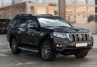 Подержанный автомобиль Toyota Land Cruiser Prado 2019 года (3 фото)