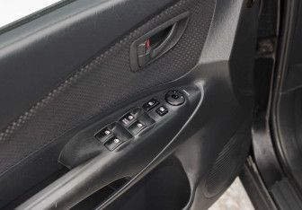 Подержанный автомобиль Hyundai Tucson 2006 года (14 фото)