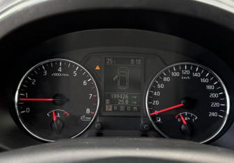 Подержанный автомобиль Nissan X-Trail 2012 года (17 фото)