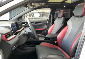 Подержанный автомобиль Geely Coolray 2023 года (15 фото)