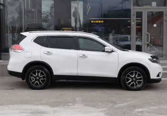 Подержанный автомобиль Nissan X-Trail 2016 года (4 фото)