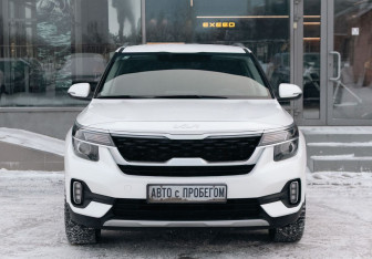 Подержанный автомобиль Kia Seltos 2022 года (2 фото)
