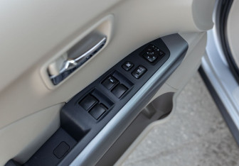 Подержанный автомобиль Mitsubishi Outlander 2008 года (17 фото)