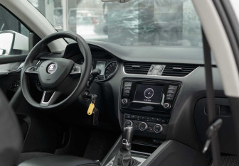 Подержанный автомобиль Skoda Octavia Wagon 2013 года (10 фото)