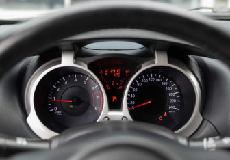 Подержанный автомобиль Nissan Juke 2012 года (13 фото)