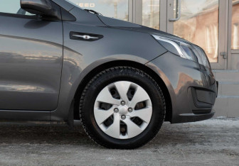 Подержанный автомобиль Kia Rio Hatchback 2013 года (9 фото)