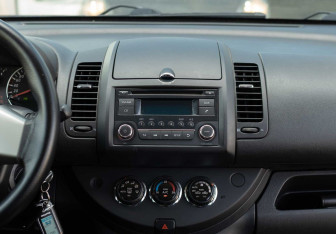 Подержанный автомобиль Nissan Note 2012 года (14 фото)