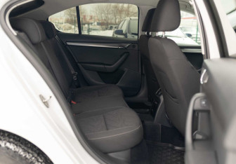 Подержанный автомобиль Skoda Octavia Liftback 2018 года (17 фото)