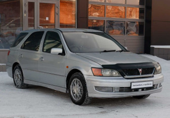 Подержанный автомобиль Toyota Vista Wagon 1998 года (3 фото)
