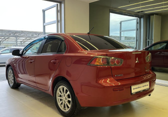 Подержанный автомобиль Mitsubishi Lancer Sedan 2011 года (6 фото)