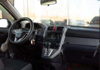 Подержанный автомобиль Honda CR-V 2007 года (10 фото)
