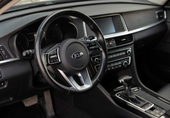 Подержанный автомобиль Kia Optima Sedan 2019 года (11 фото)