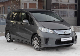 Подержанный автомобиль Honda Freed 2012 года (3 фото)