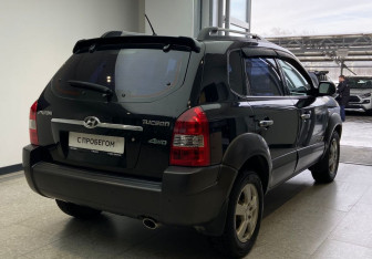 Подержанный автомобиль Hyundai Tucson 2006 года (4 фото)