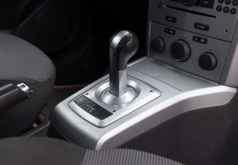 Подержанный автомобиль Opel Astra Hatchback 2010 года (17 фото)