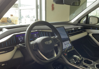 Подержанный автомобиль Geely Atlas 2024 года (10 фото)