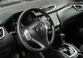 Подержанный автомобиль Nissan X-Trail 2016 года (11 фото)