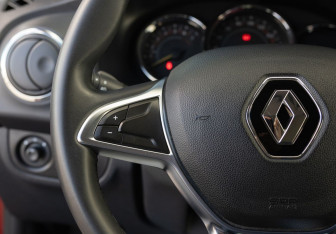 Подержанный автомобиль Renault Sandero 2020 года (12 фото)