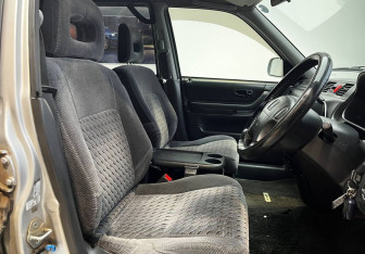 Подержанный автомобиль Honda CR-V 2000 года (10 фото)