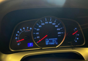 Подержанный автомобиль Toyota RAV4 2015 года (13 фото)