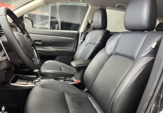 Подержанный автомобиль Mitsubishi Outlander 2020 года (8 фото)
