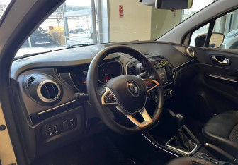 Подержанный автомобиль Renault Kaptur 2022 года (12 фото)