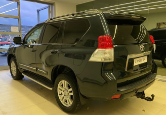 Подержанный автомобиль Toyota Land Cruiser Prado 2010 года (7 фото)