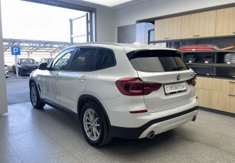 Подержанный автомобиль BMW X3 2018 года (6 фото)