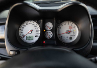 Подержанный автомобиль Mitsubishi Outlander 2004 года (12 фото)