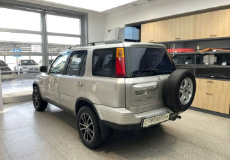 Подержанный автомобиль Honda CR-V 1998 года (7 фото)