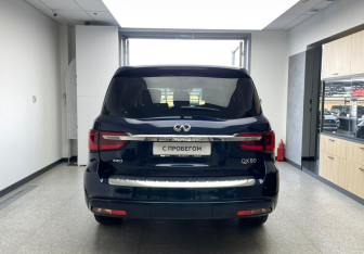 Подержанный автомобиль Infiniti QX80 2021 года (6 фото)