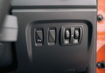 Подержанный автомобиль Renault Captur 2013 года (16 фото)