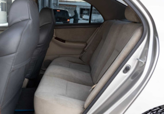 Подержанный автомобиль Toyota Corolla Sedan 2002 года (16 фото)