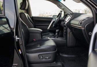 Подержанный автомобиль Toyota Land Cruiser Prado 2019 года (22 фото)