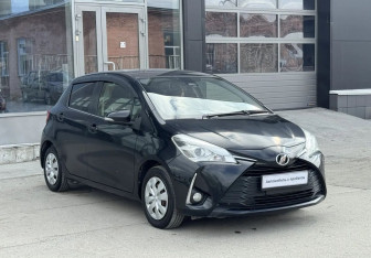 Подержанный автомобиль Toyota Vitz 2017 года (3 фото)