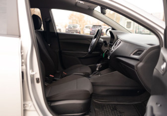 Подержанный автомобиль Hyundai Solaris Sedan 2020 года (19 фото)