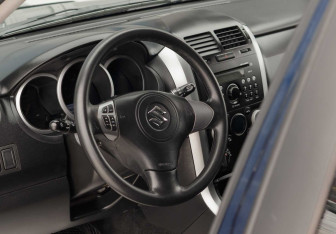 Подержанный автомобиль Suzuki Grand Vitara 2008 года (11 фото)