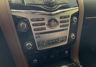 Подержанный автомобиль Infiniti QX80 2019 года (15 фото)