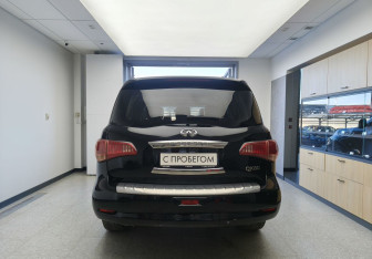 Подержанный автомобиль Infiniti QX80 2016 года (5 фото)
