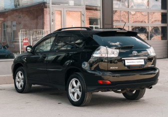 Подержанный автомобиль Toyota Harrier 2004 года (7 фото)