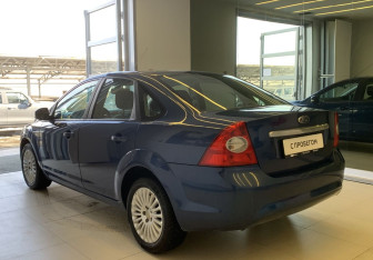 Подержанный автомобиль Ford Focus Sedan 2008 года (6 фото)