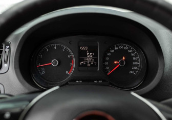 Подержанный автомобиль Volkswagen Polo Sedan 2017 года (13 фото)